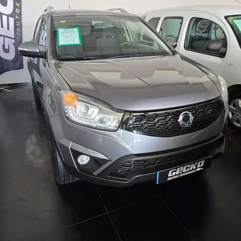 Usado SsangYong Korando 150 CV (110 kW) 2014 Gris SUV