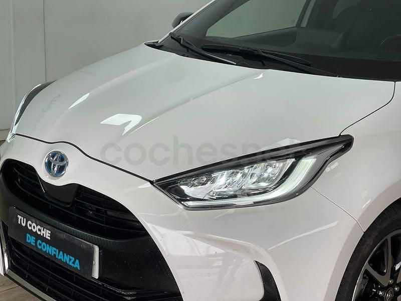 Usado Toyota Yaris Hybrid Plus 116 CV (85 kW) 2021 Blanco Berlina
