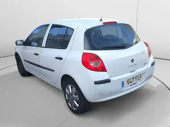 Usado Renault Clio Authentique 75 CV (55 kW) 2007 Blanco