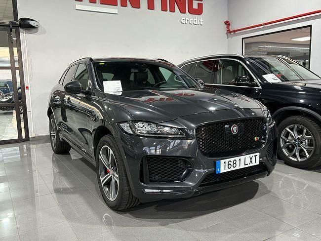 Usado Jaguar F-Pace R-Sport 300 CV (220 kW) 2018 Gris / plata SUV