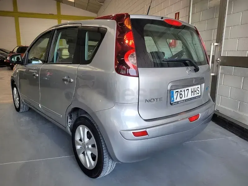 Usado Nissan Note Tekna 103 CV (75 kW) 2011 Gris / plata Monovolumen