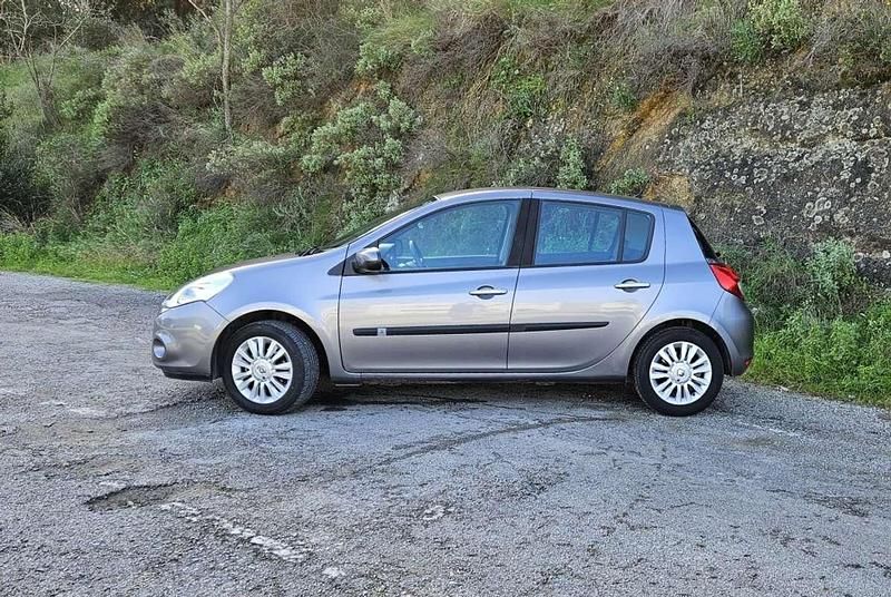 Usado Renault Clio II Authentique 75 CV (55 kW) 2011 Utilitario