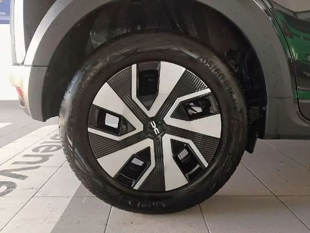 Begagnad Dacia Sandero Expression 101 HK (74 kW) 2025 Svart Sedan