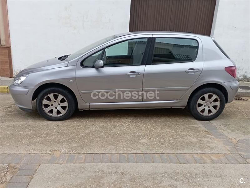 Usado Peugeot 307 90 CV (66 kW) 2002 Gris / plata Berlina
