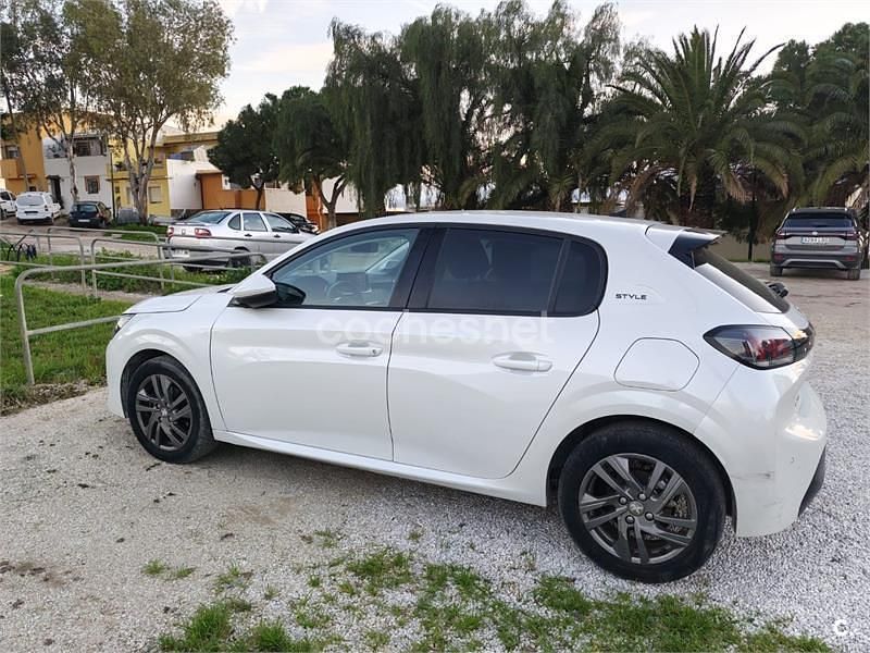Usado Peugeot 208 Style 100 CV (73 kW) 2021 Blanco Utilitario