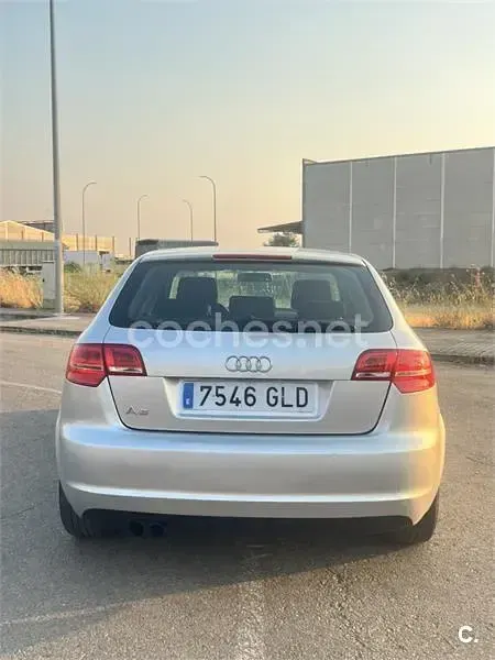 Usado Audi A3 Sportback Attraction 125 CV (91 kW) 2009 Gris / plata Utilitario