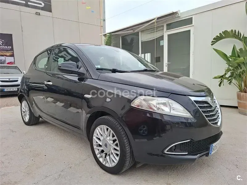 Usado Lancia Ypsilon 95 CV (69 kW) 2013 Negro Utilitario