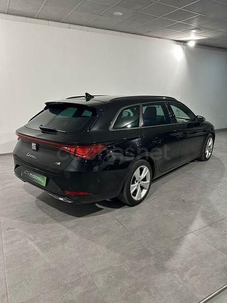 Usado Seat Leon FR 150 CV (110 kW) 2021 Negro Familiar