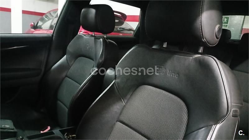 Usado Audi A3 Attraction 140 CV (102 kW) 2012 Rojo Utilitario