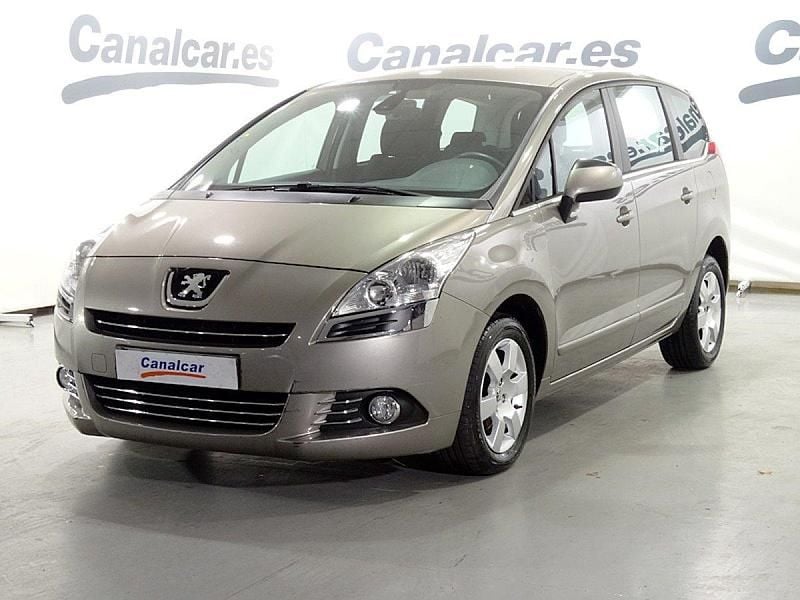 Usado Peugeot 5008 Access 120 CV (88 kW) 2011 Gris Monovolumen