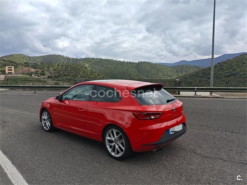 Usado Seat Leon FR 180 CV (132 kW) 2013 Rojo Berlina