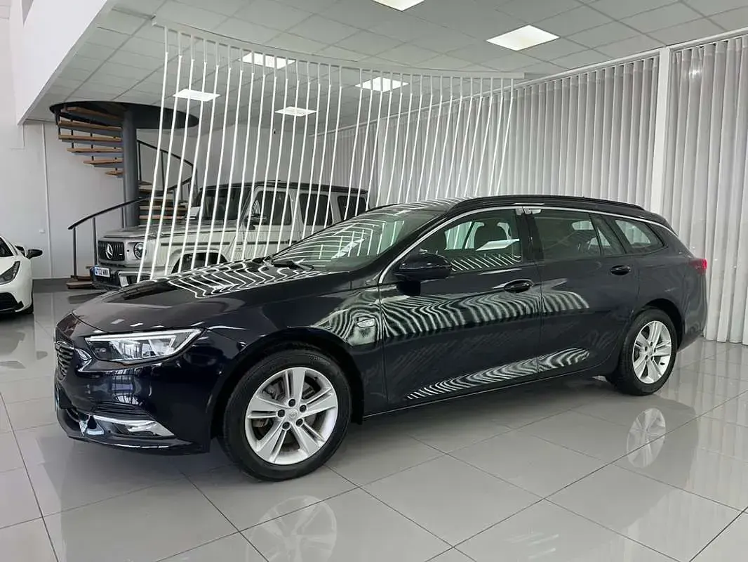 Usado Opel Insignia Selective 136 CV (100 kW) 2019 Azul Familiar