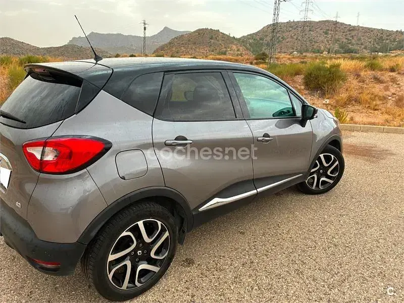 Usado Renault Captur Zen 90 CV (66 kW) 2014 Gris / plata SUV