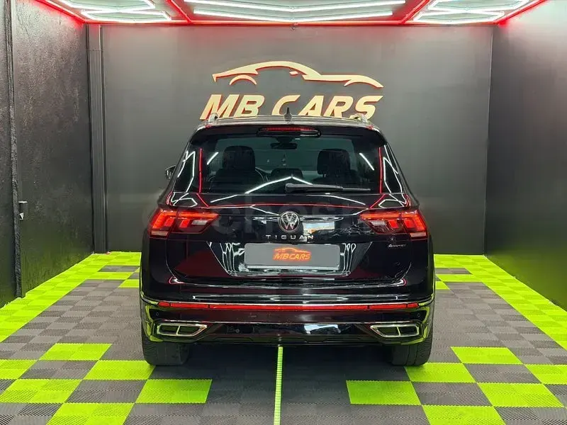 Usado VW Tiguan R-line 150 CV (110 kW) 2021 Negro SUV