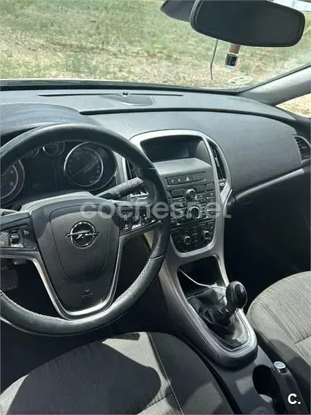 Usado Opel Astra Enjoy 110 CV (80 kW) 2011 Blanco Berlina