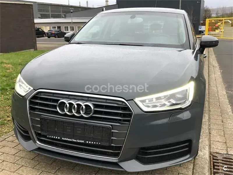 Usado Audi A1 Sportback Attraction 116 CV (85 kW) 2015 Gris / plata Utilitario