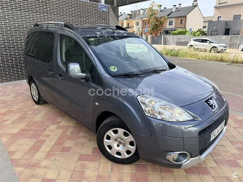 Usado Peugeot Partner Tepee Outdoor 92 CV (67 kW) 2012 Azul Monovolumen