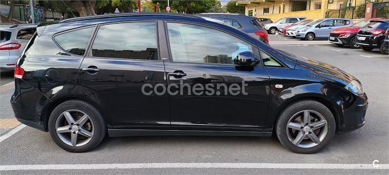 Usado Seat Altea XL I-Tech 105 CV (77 kW) 2015 Negro Monovolumen