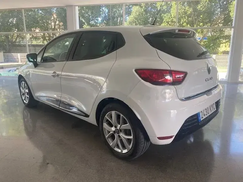 Usado Renault Clio LIMITED 75 CV (55 kW) 2019 Blanco Familiar