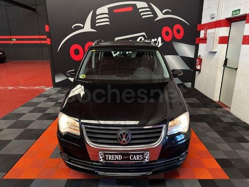 Usado VW Touran Advance 105 CV (77 kW) 2010 Negro Monovolumen