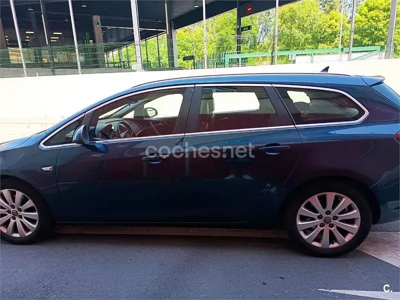 Usado Opel Astra Sport 125 CV (91 kW) 2011 Azul Familiar