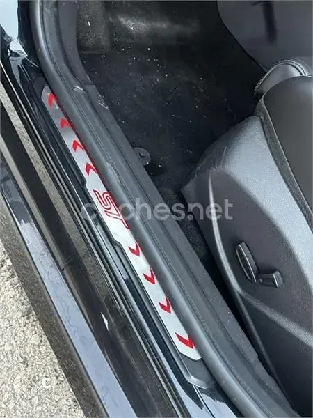 Usado Ford Focus ST 250 CV (183 kW) 2012 Negro Familiar