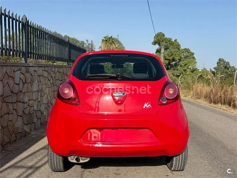 Usado Ford Ka 69 CV (50 kW) 2015 Rojo Berlina
