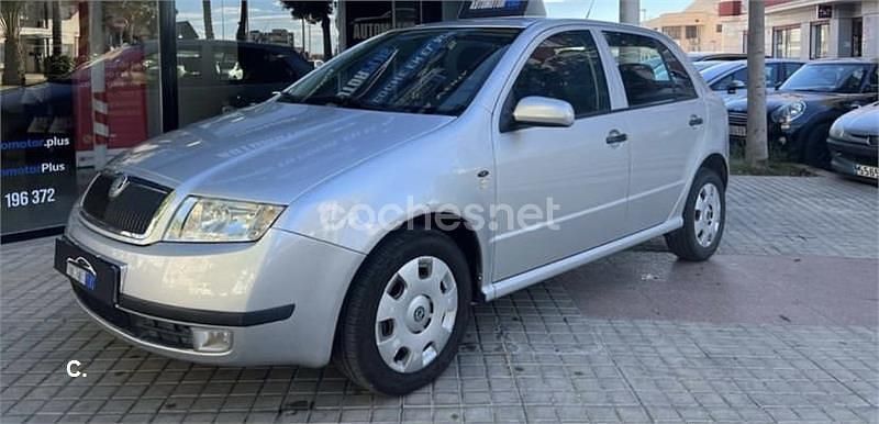 Gris / plata Usado 2002 Skoda Fabia Comfort Berlina | 2200 € (Precio justo) - Imagen 1/1