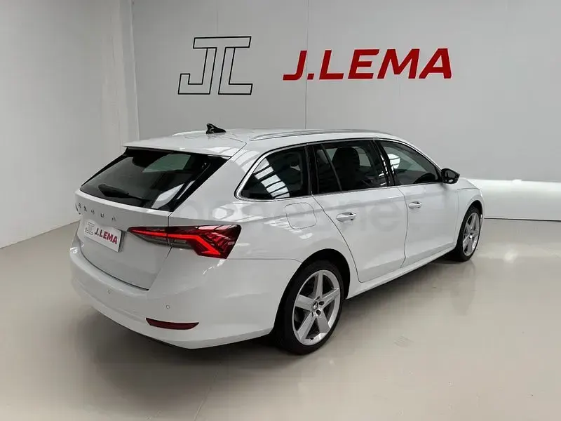 Usado Skoda Octavia Ambition 115 CV (84 kW) 2021 Blanco Familiar