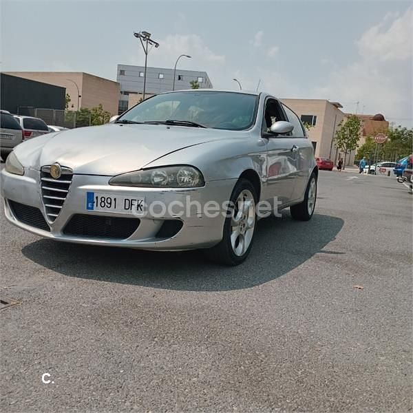 Gris / plata Usado 2005 Alfa Romeo 147 Utilitario | 1300 € (Super precio) - Imagen 1/4