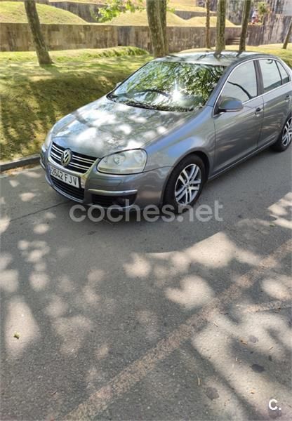 Gris / plata Usado 2006 VW Jetta Trendline Berlina | 3490 € (Precio justo) - Imagen 1/4