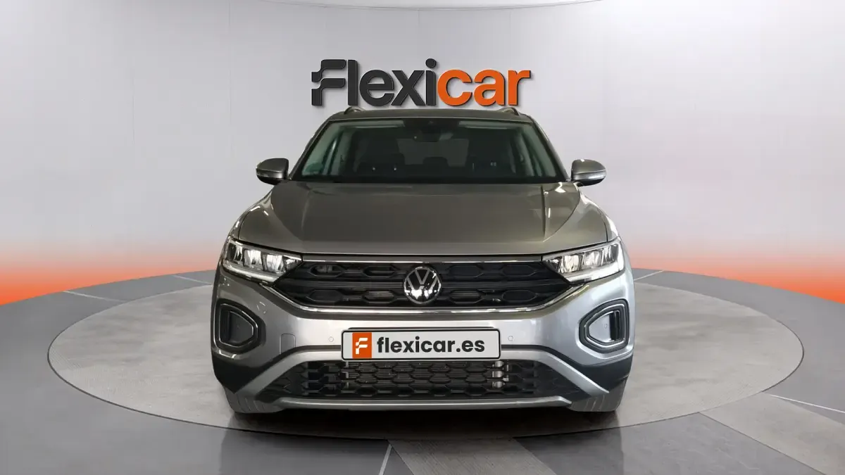 Usado VW T-Roc Life 116 CV (85 kW) 2024 Gris SUV
