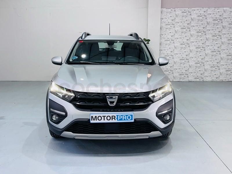 Usado Dacia Sandero Comfort 101 CV (74 kW) 2021 Gris / plata Berlina