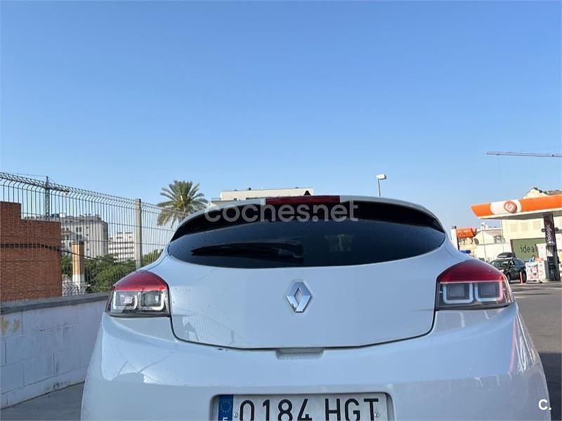 Usado Renault Mégane Dynamique 130 CV (95 kW) 2011 Blanco Berlina