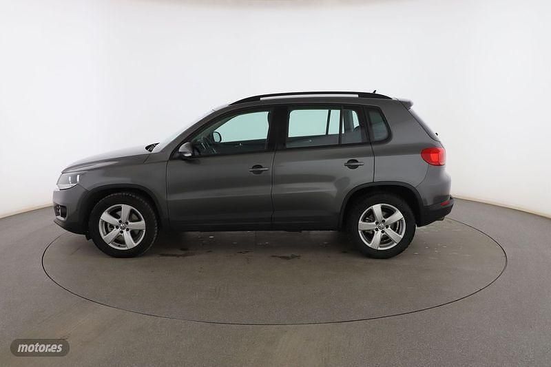 Usado VW Tiguan 140 CV (102 kW) 2015 Gris SUV