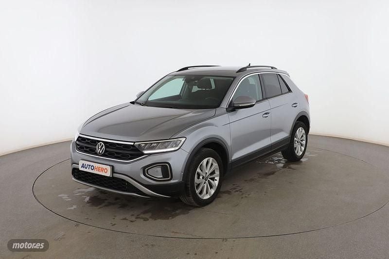 Gris Usado 2023 VW T-Roc Life SUV | 25.199 € (Precio justo) - Imagen 1/3