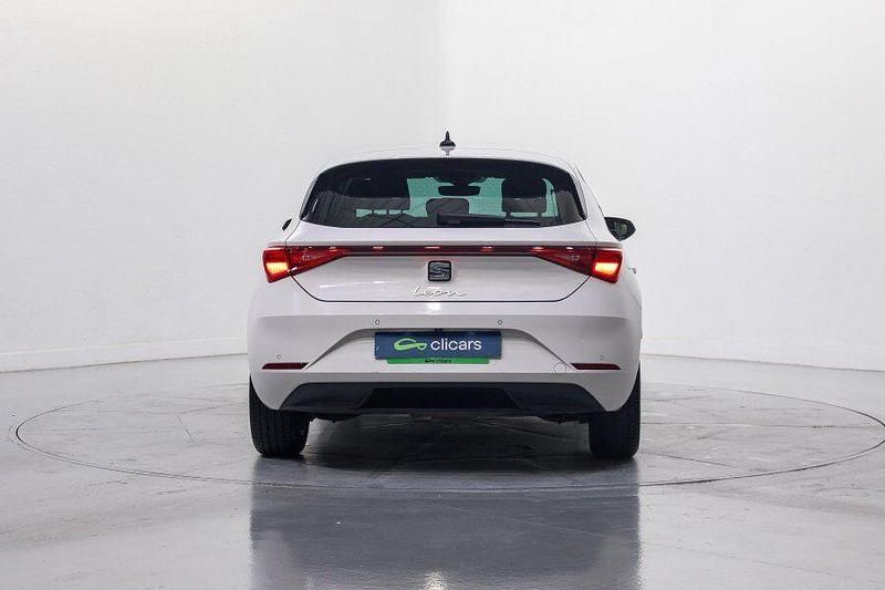 Usado Seat Leon Style 115 CV (84 kW) 2021 Blanco Berlina