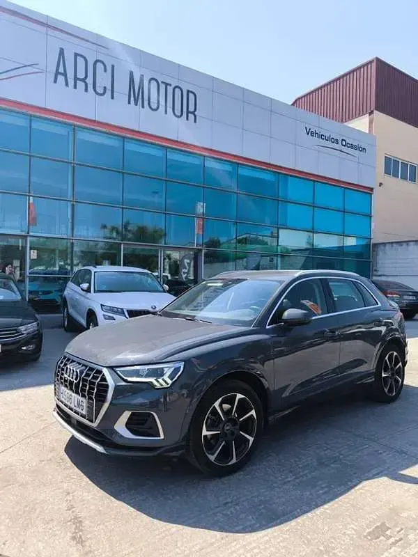 Usado Audi Q3 150 CV (110 kW) 2021 Gris SUV