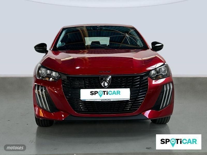 Usado Peugeot 208 Active 100 CV (73 kW) 2024 Rojo Utilitario