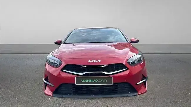 Usado Kia Ceed 136 CV (100 kW) 2023 Rojo Utilitario