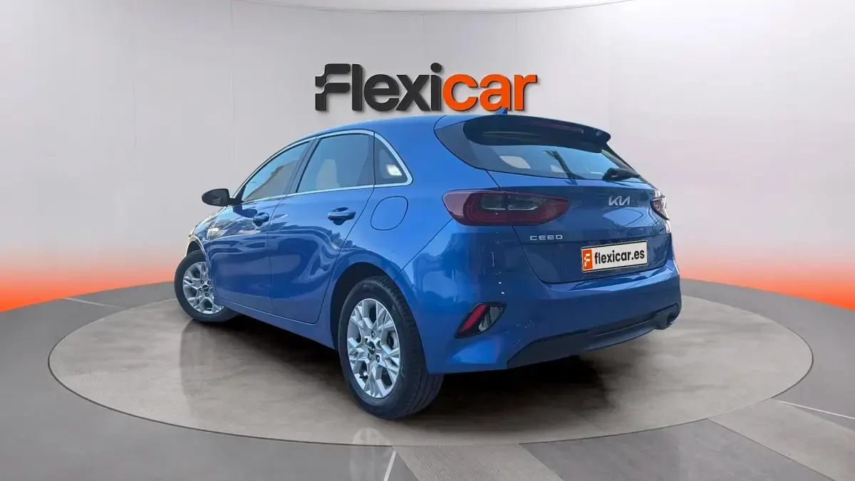 Usado Kia Ceed 101 CV (74 kW) 2024 Azul Utilitario