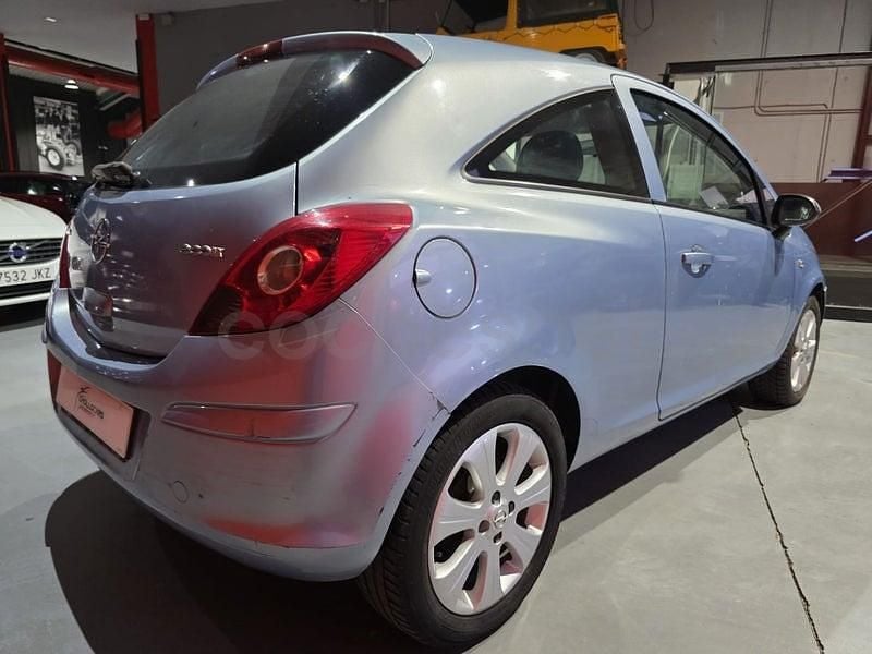 Usado Opel Corsa 75 CV (55 kW) 2008 Gris / plata Utilitario
