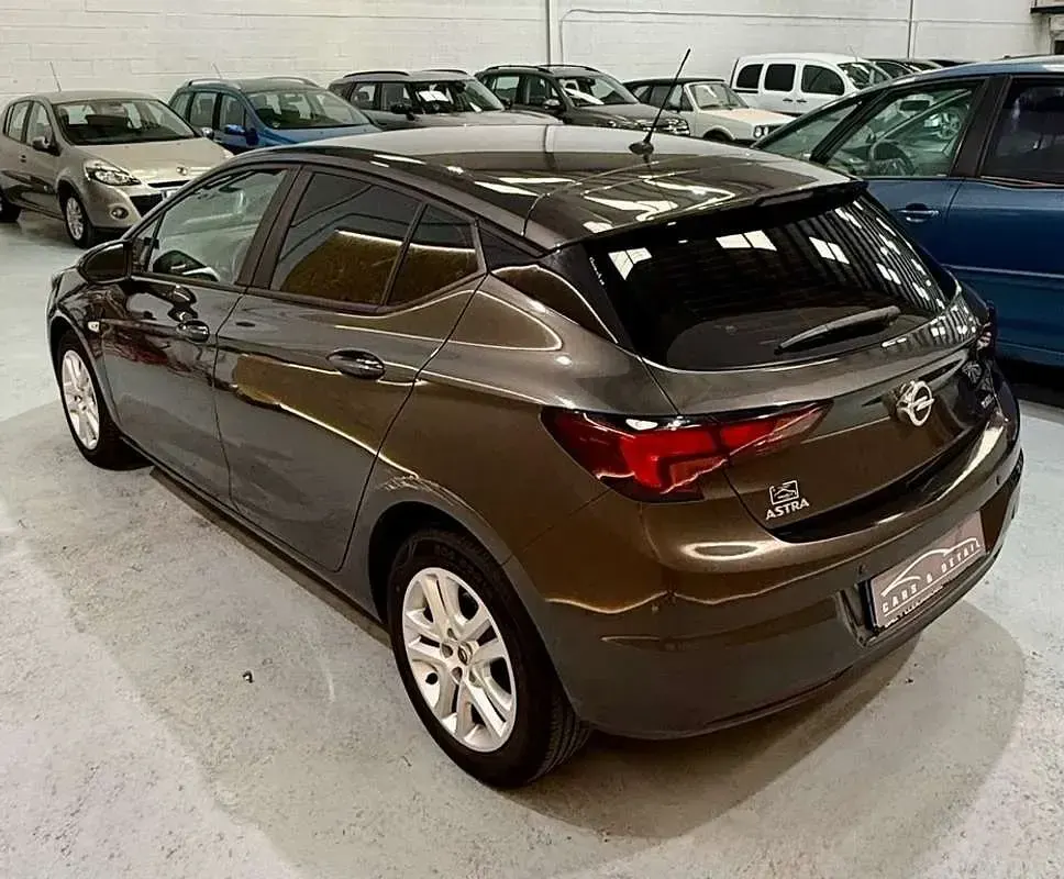 Usado Opel Astra Excellence 110 CV (80 kW) 2016 Gris Utilitario