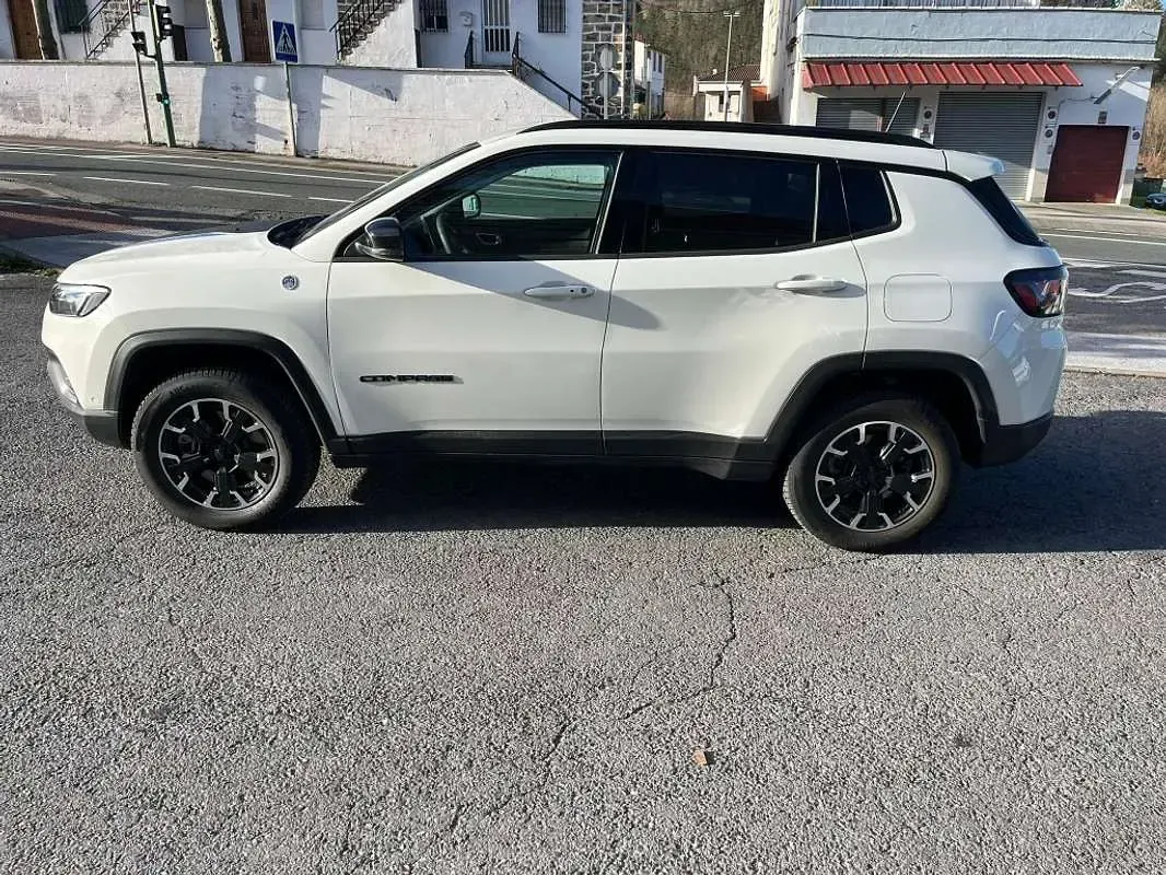 Usado Jeep Compass Trailhawk 241 CV (177 kW) 2023 Blanco SUV