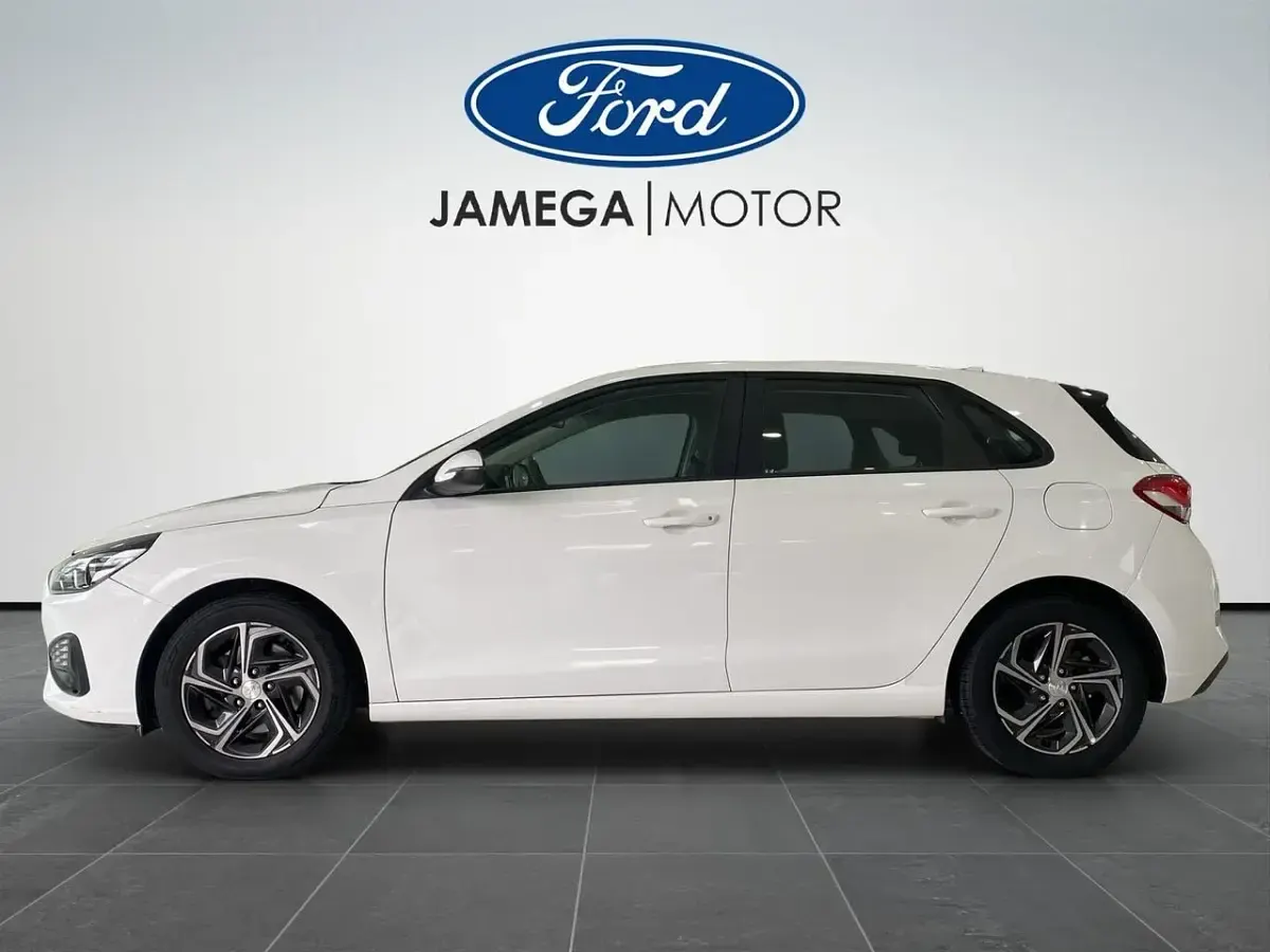 Usado Hyundai i30 120 CV (88 kW) 2021 Blanco Utilitario