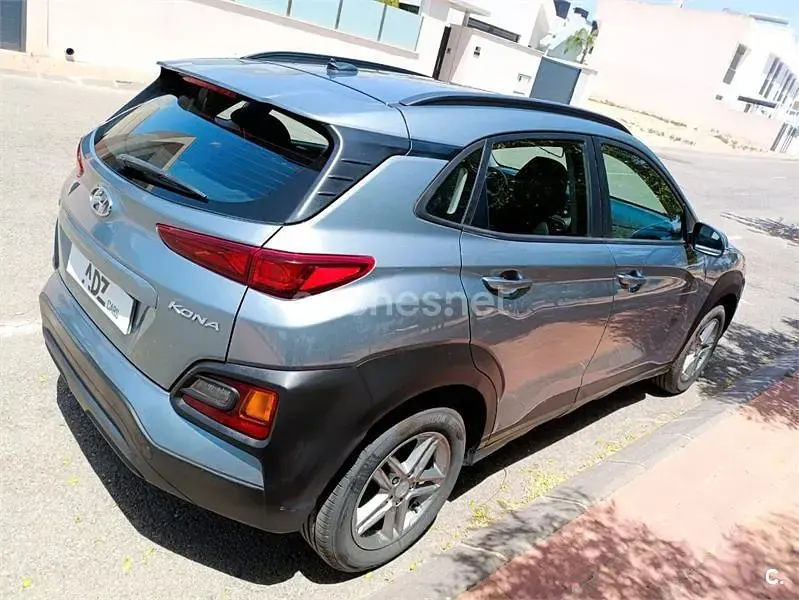 Usado Hyundai Kona 120 CV (88 kW) 2018 Gris / plata SUV