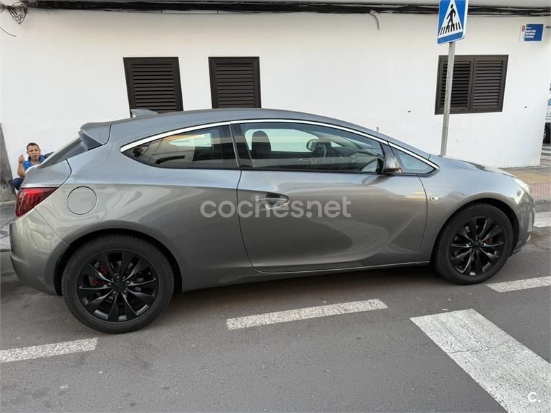 Gris / plata Usado 2015 Opel Astra GTC Selective Berlina | 7000 € (Buen precio) - Imagen 1/4