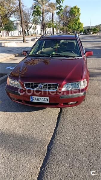 Usado Volvo V40 102 CV (75 kW) 2003 Rojo Familiar