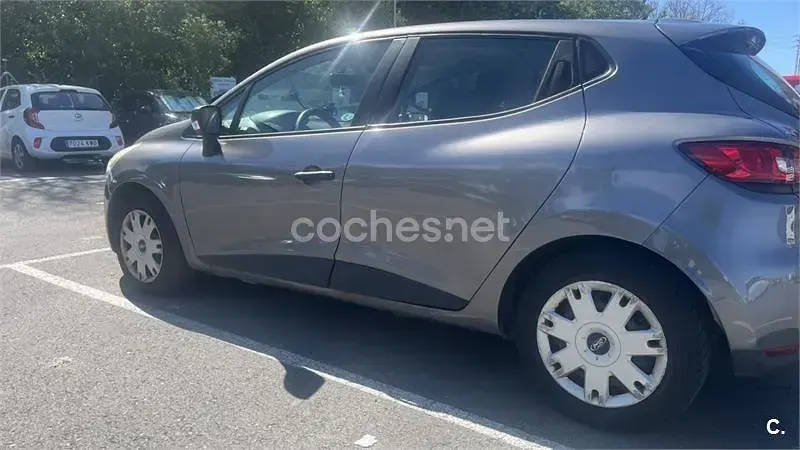 Usado Renault Clio IV Business 75 CV (55 kW) 2016 Gris / plata Berlina