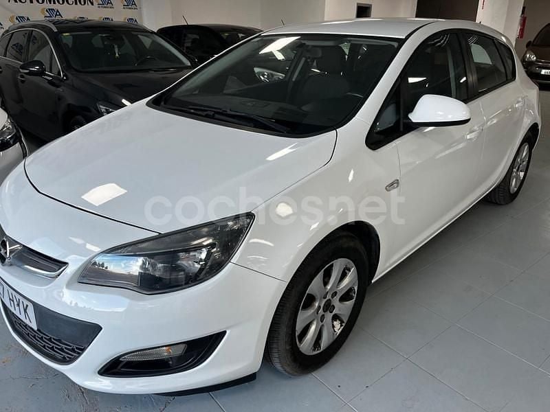 Blanco Usado 2014 Opel Astra Selective Berlina | 6900 € (Precio justo) - Imagen 1/4